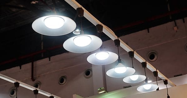 A group of lights hanging from the ceiling.